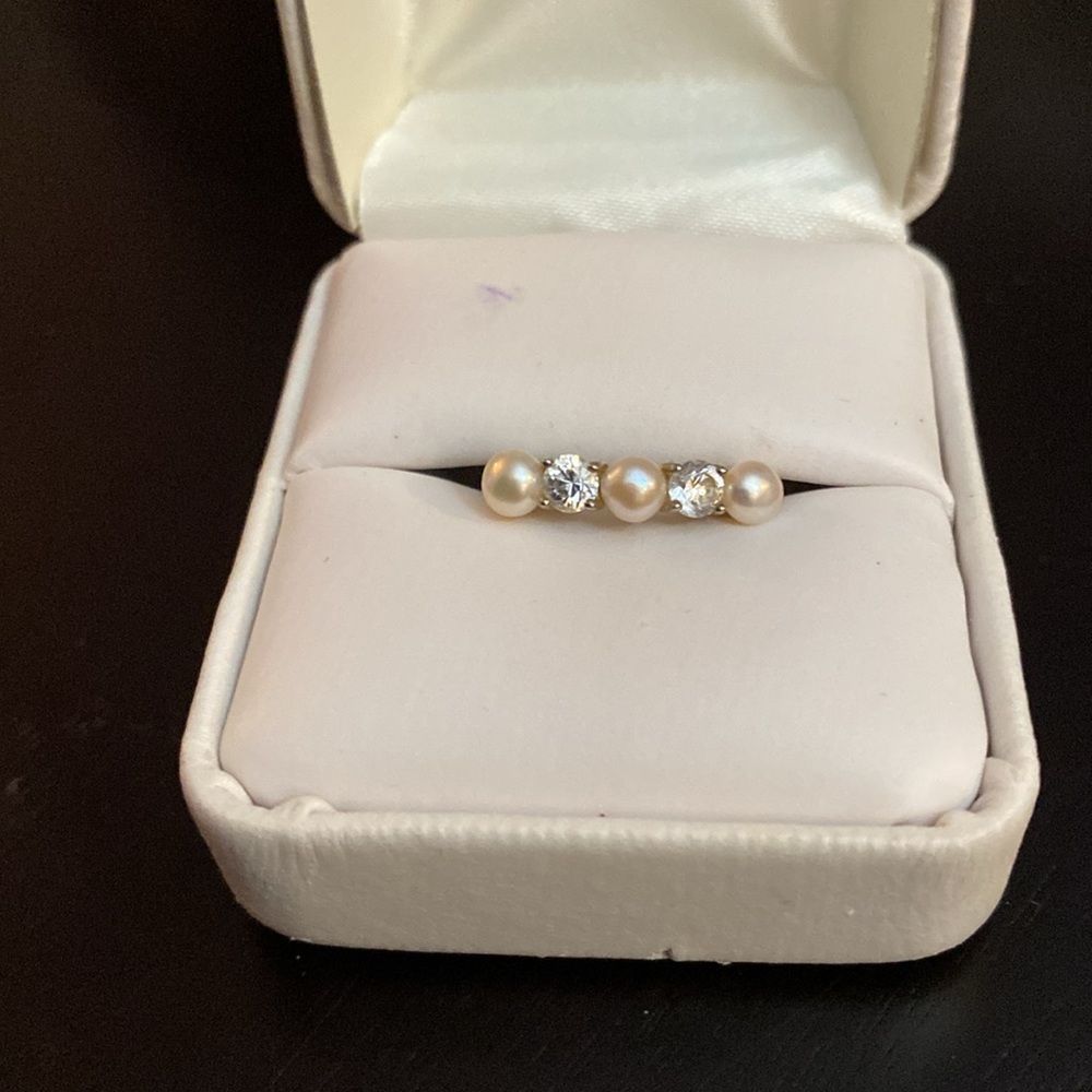 Vintage 925 Sterling Silver Cubic Zirconia ring